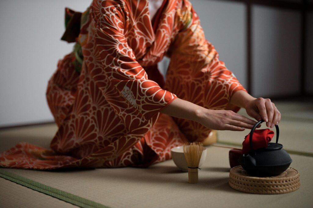 Pisces zodiac travel match, traditional tea ceremony with a maiko in Kyoto